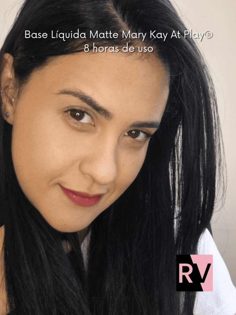 Fotografia da base Mary Kay At Play, com 8 horas de uso.