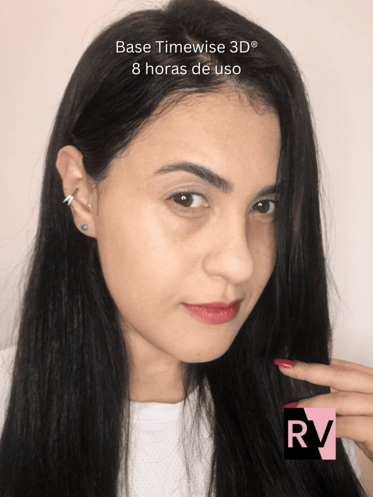 Fotografia da base Mary Kay Timewise com 8 horas de uso.