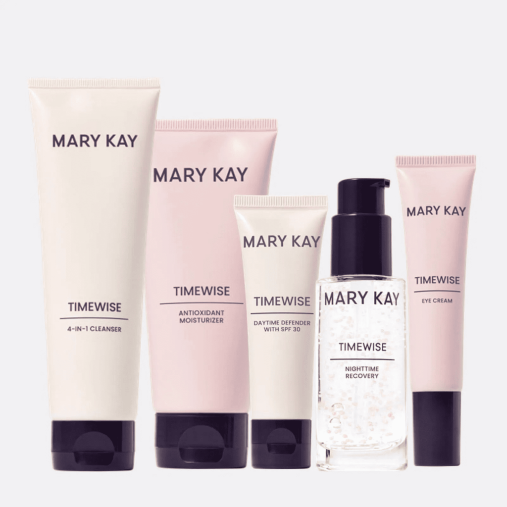 Fotografia do Sistema Avançado Timewise, com cinco embalagens, Fotografia do Kit Básico Mary Kay Timewise, utilizada para ilustrar artigo sobre rotina de skincare.