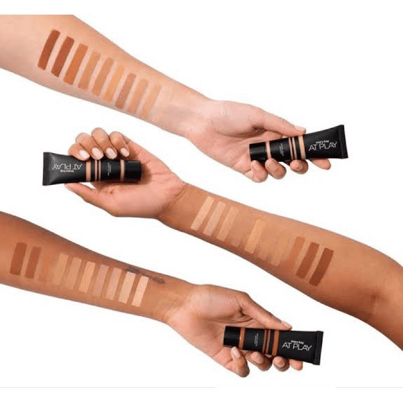 Fotografia de Swatches da base mary kay at play, utilizada para ilustrar conteúdo sobre base mary kay cores.