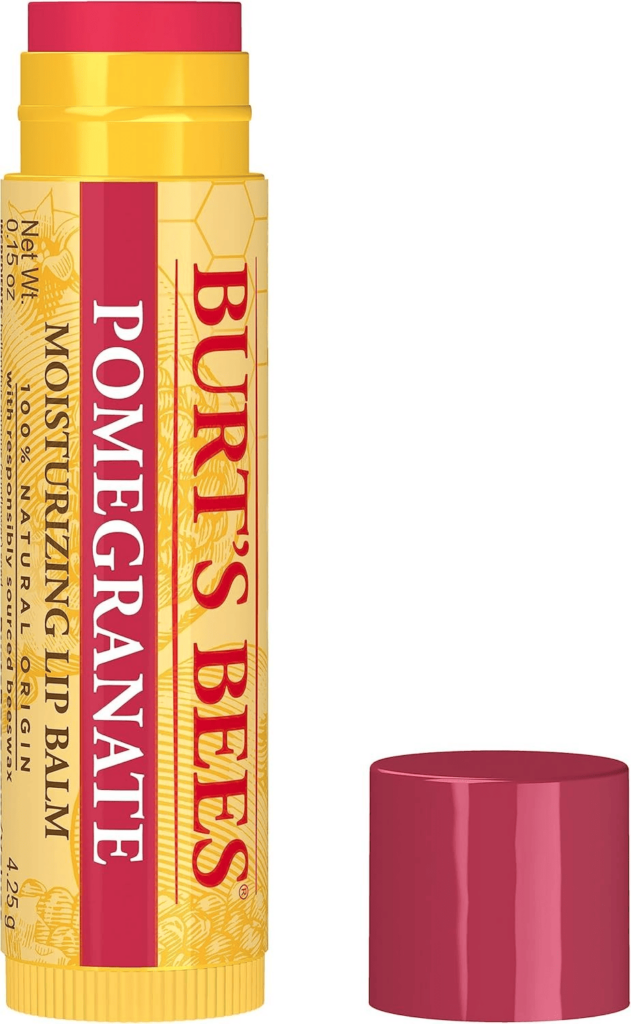 Fotografia da embalagem do hidratante labial Burt's Bees, utilizada para ilustrar artigo sobre o melhor hidratante labial de 2024.